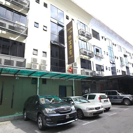 Oyo 90136 Jumbo Inn Kuching Extérieur photo