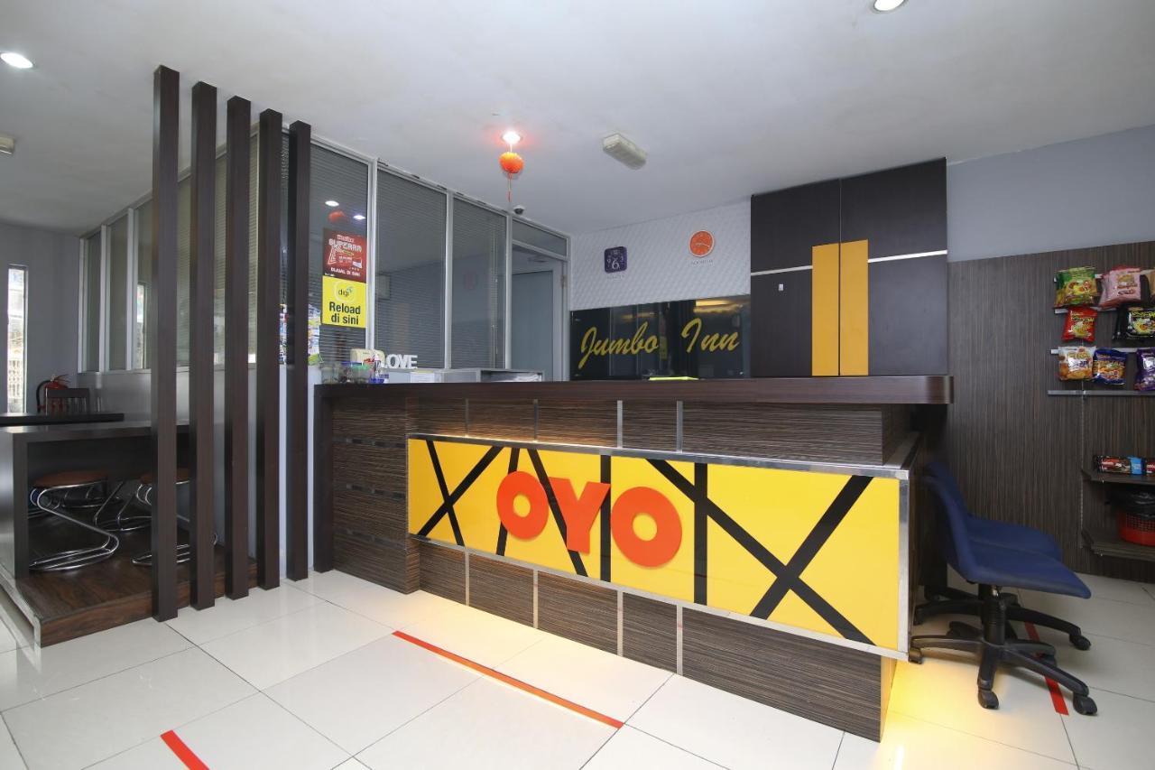 Oyo 90136 Jumbo Inn Kuching Extérieur photo