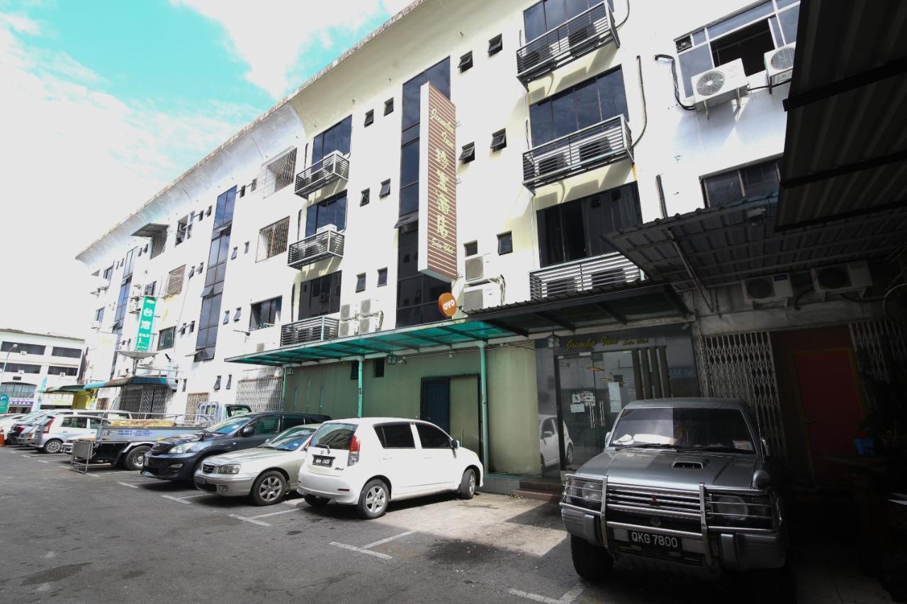 Oyo 90136 Jumbo Inn Kuching Extérieur photo