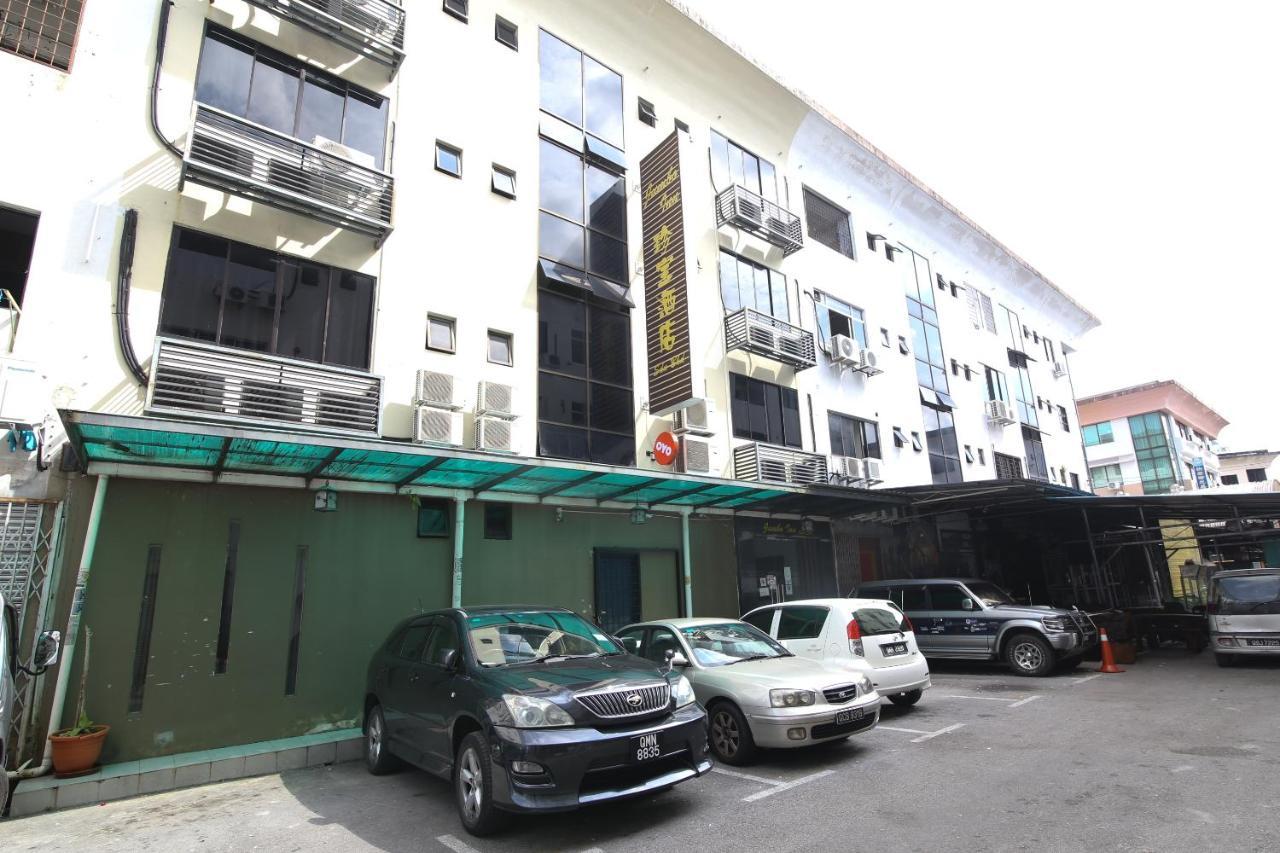 Oyo 90136 Jumbo Inn Kuching Extérieur photo