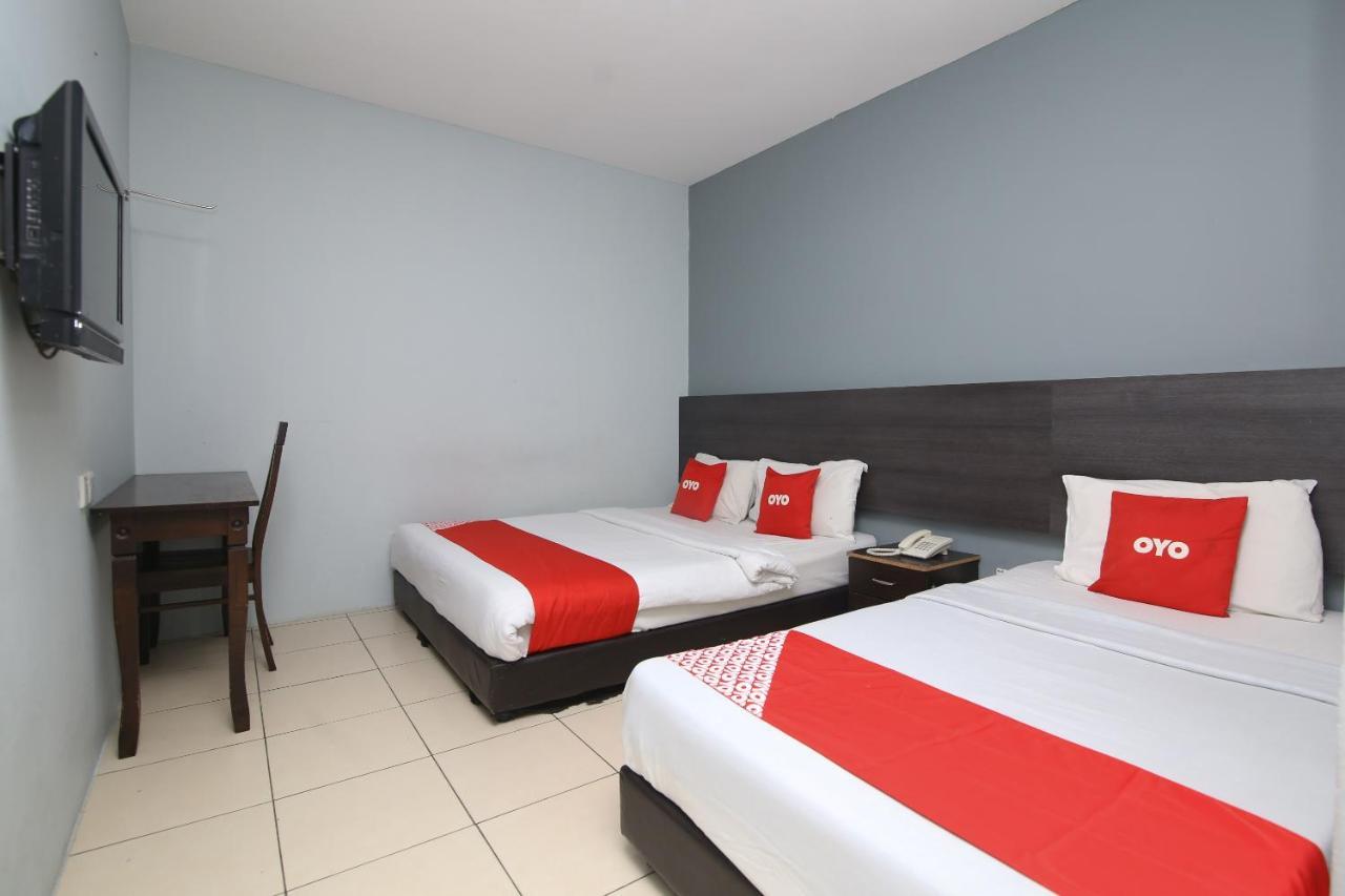 Oyo 90136 Jumbo Inn Kuching Extérieur photo
