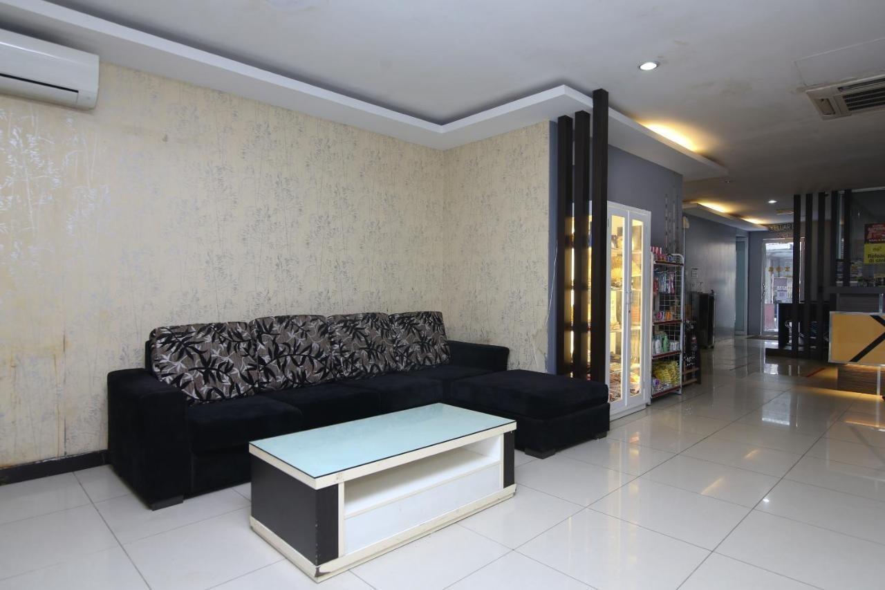 Oyo 90136 Jumbo Inn Kuching Extérieur photo